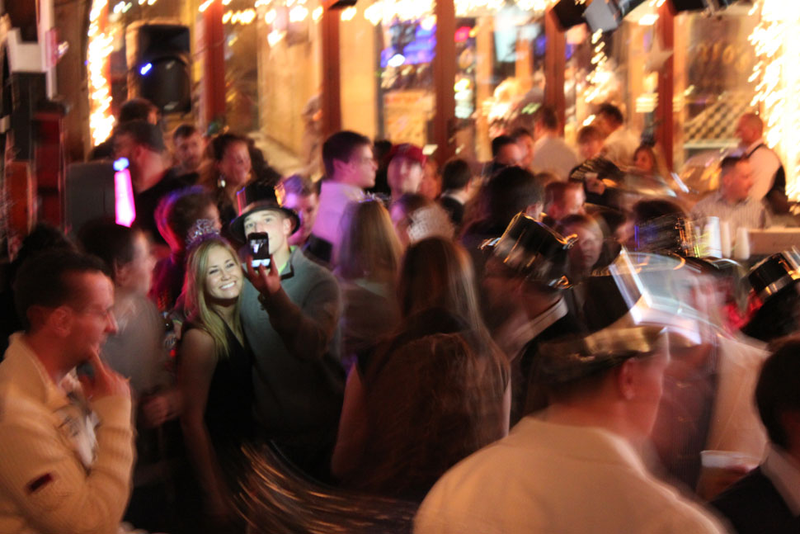 Illustration for article titled New Year's Eve as Seen Through Drunk Goggles